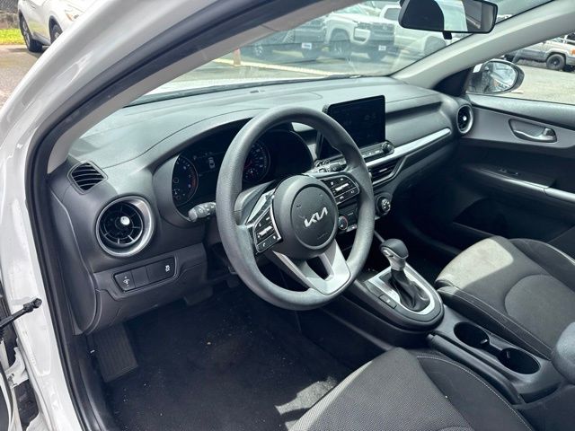 2023 Kia Forte LXS - Photo 13