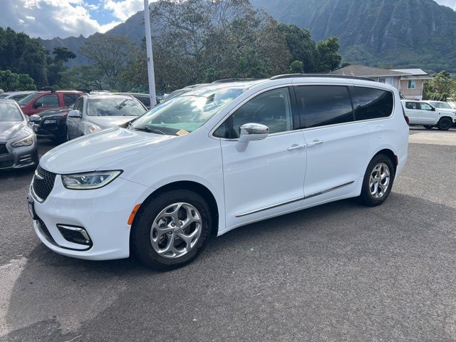 2022 Chrysler Pacifica Limited's photo