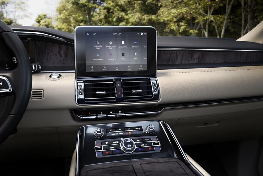 2021 Lincoln Navigator with center touchscreen