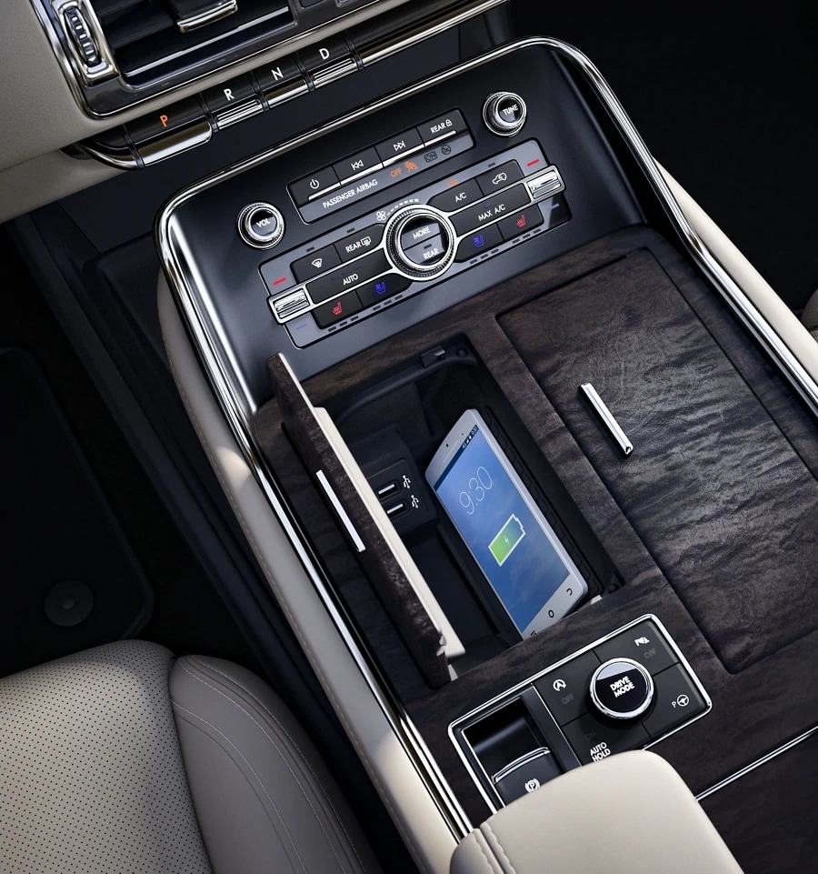 2021 Lincoln Navigator with with wireless charging