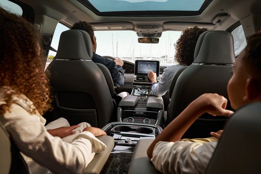 2021 Lincoln Navigator with split armrests