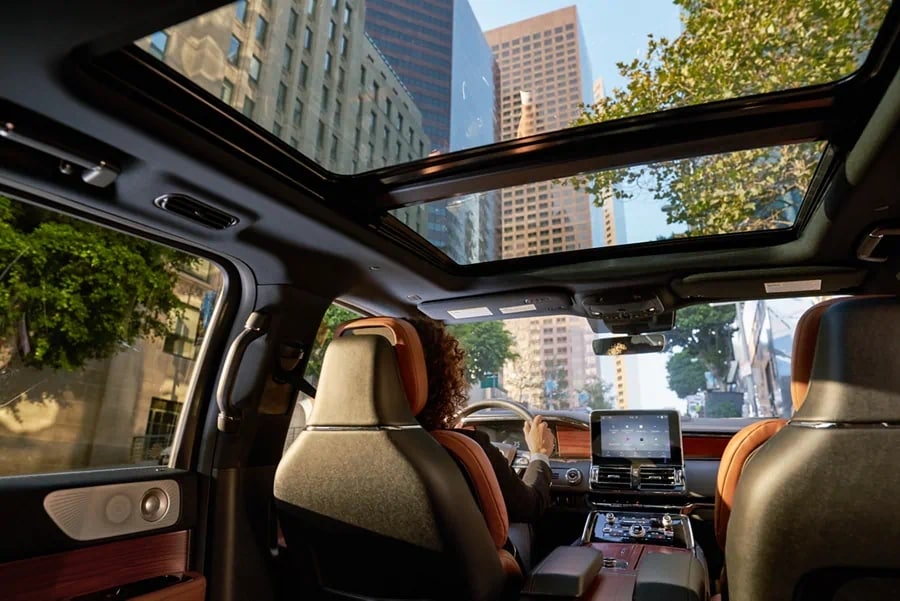 2021 Lincoln Navigator with panoramic vista roof