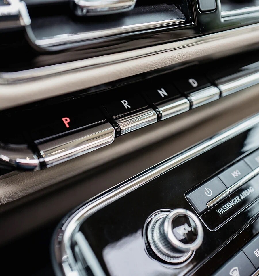 2021 Lincoln Navigator with piano key shifter