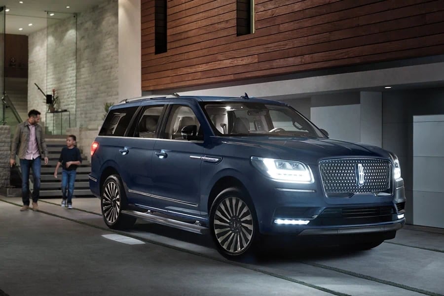 2021 Lincoln Navigator with approach detection