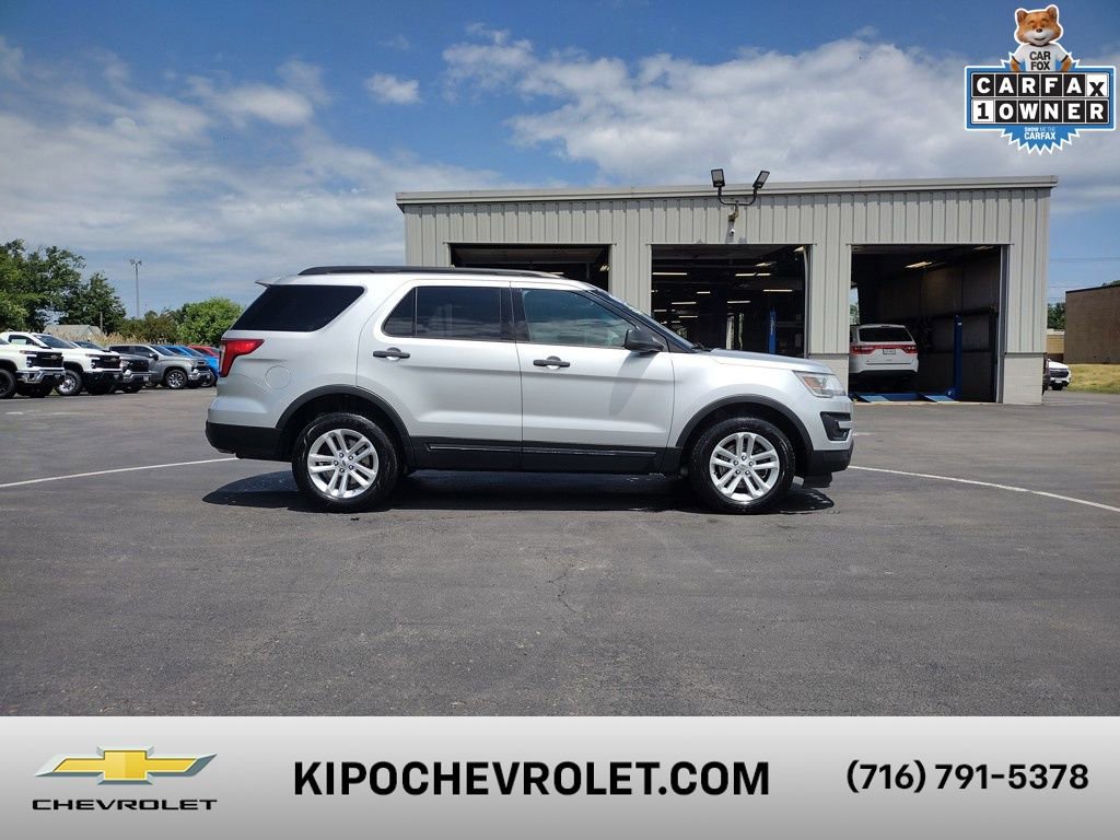 2017 Ford Explorer Base's photo