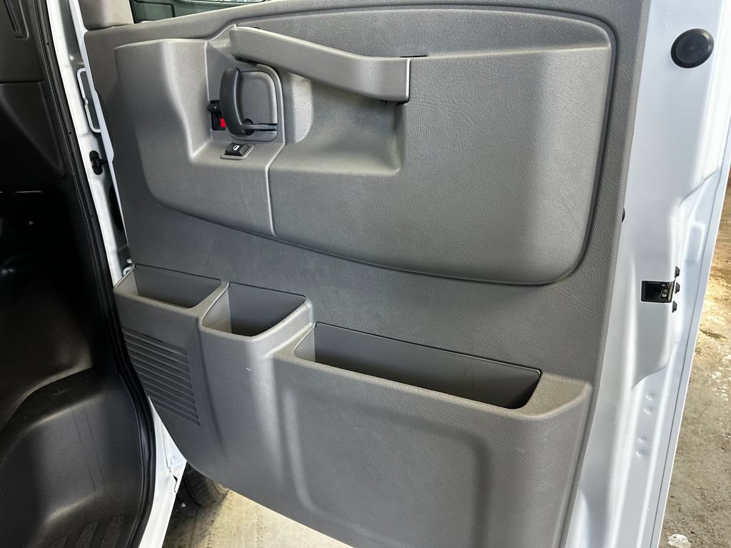 2025 Chevrolet Express Cargo Work Van - Photo 15