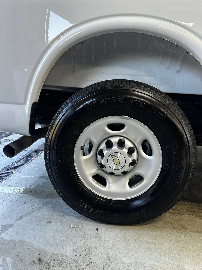 2025 Chevrolet Express Cargo Work Van - Photo 29