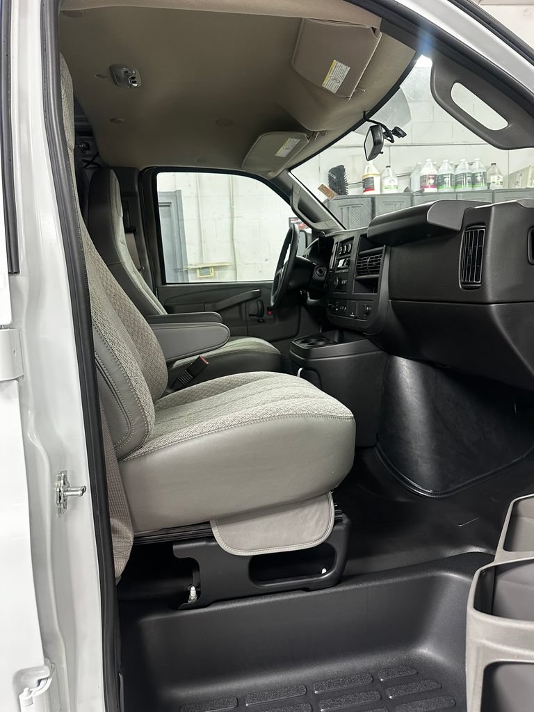 2025 Chevrolet Express Cargo Work Van - Photo 14