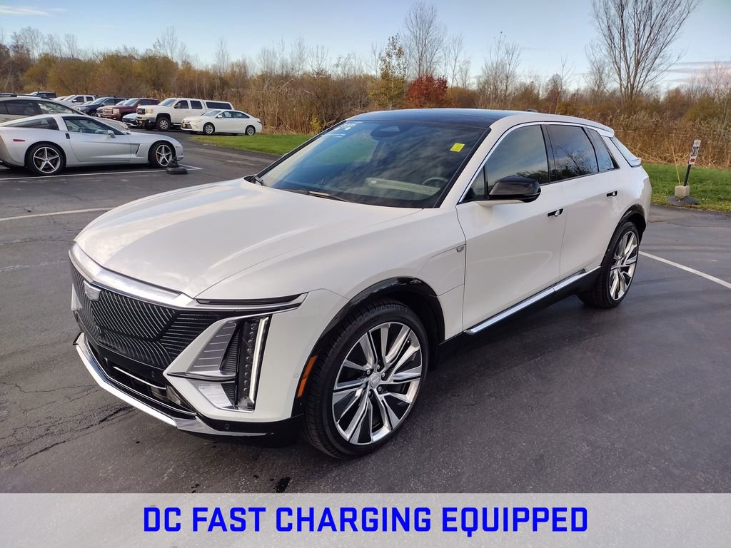 2025 Cadillac Lyriq Luxury photo 2