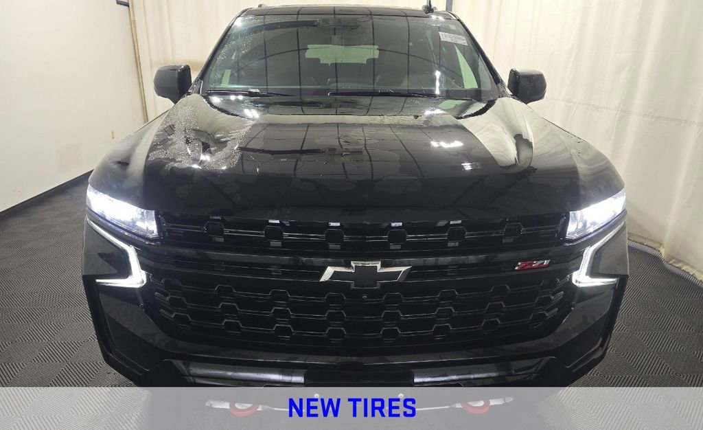 2023 Chevrolet Suburban Z71 photo 2