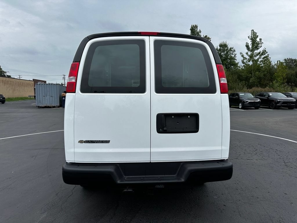 2025 Chevrolet Express Cargo Work Van - Photo 8