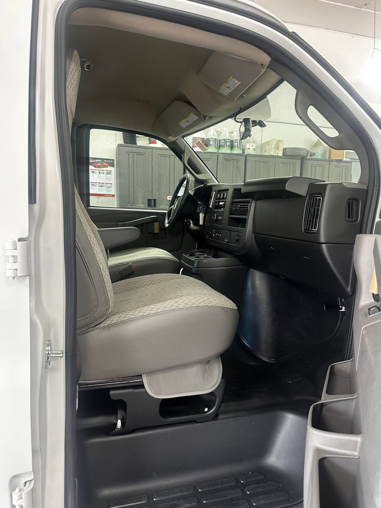 2025 Chevrolet Express Cargo Work Van - Photo 20