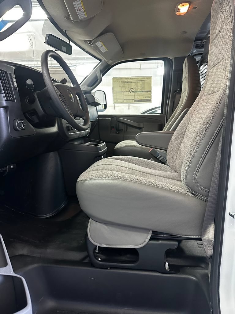 2025 Chevrolet Express Cargo Work Van - Photo 11