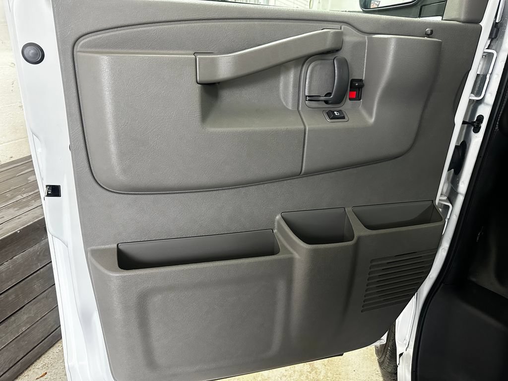 2025 Chevrolet Express Cargo Work Van - Photo 12