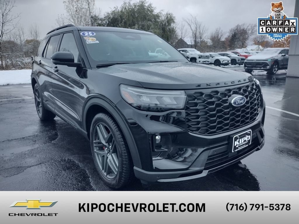 2025 Ford Explorer ST's photo