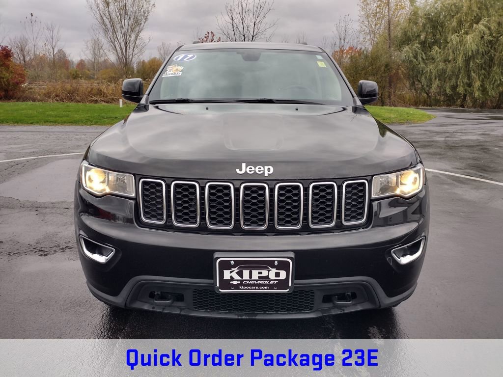 2017 Jeep Grand Cherokee Laredo photo 2