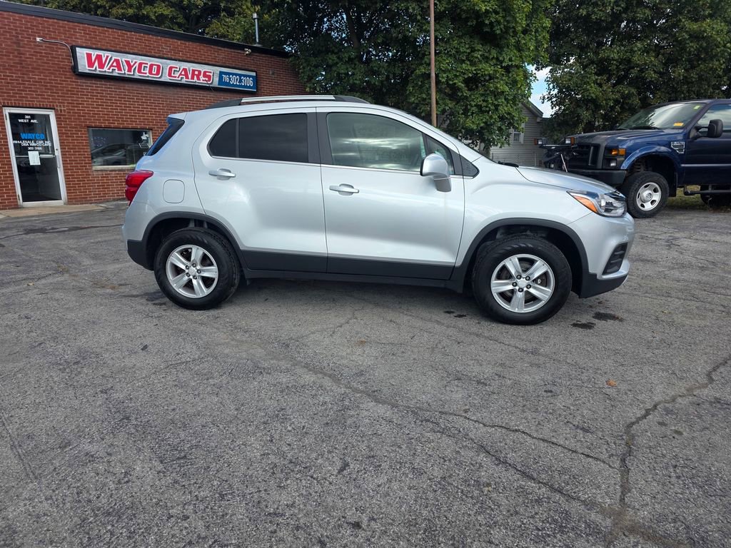 2017 Chevrolet Trax LT photo 2