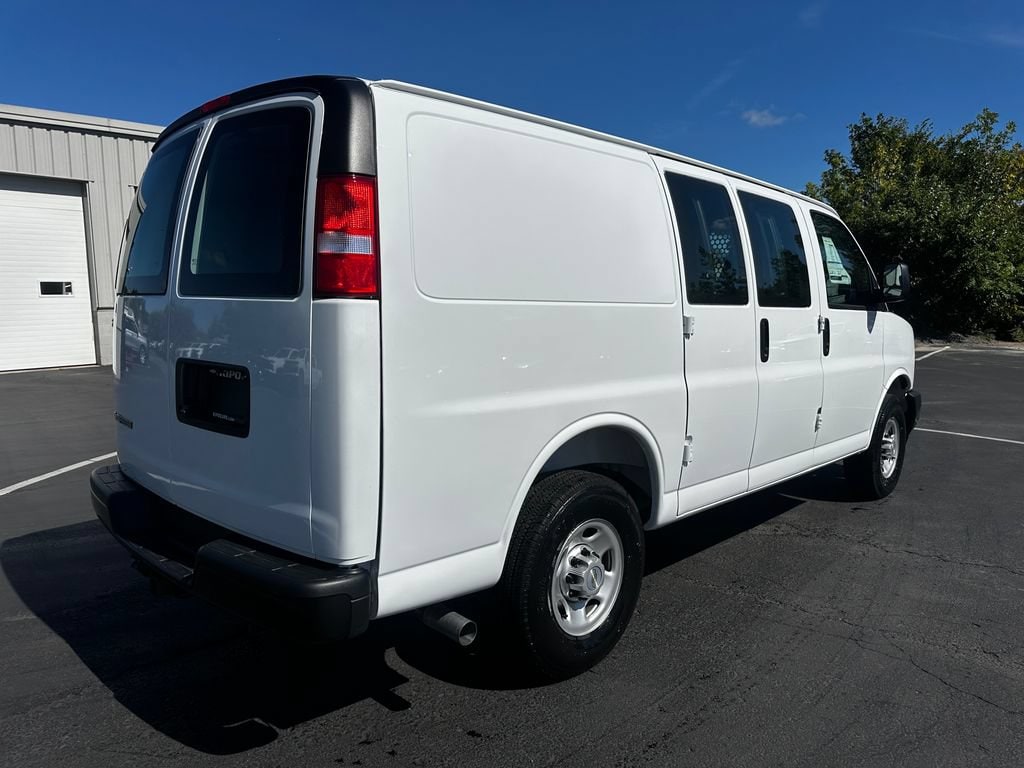 2025 Chevrolet Express Cargo Work Van - Photo 9