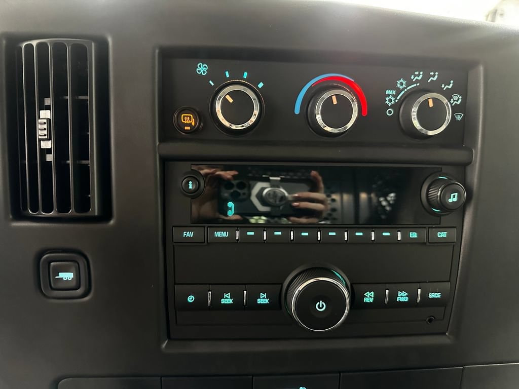 2025 Chevrolet Express Cargo Work Van - Photo 21