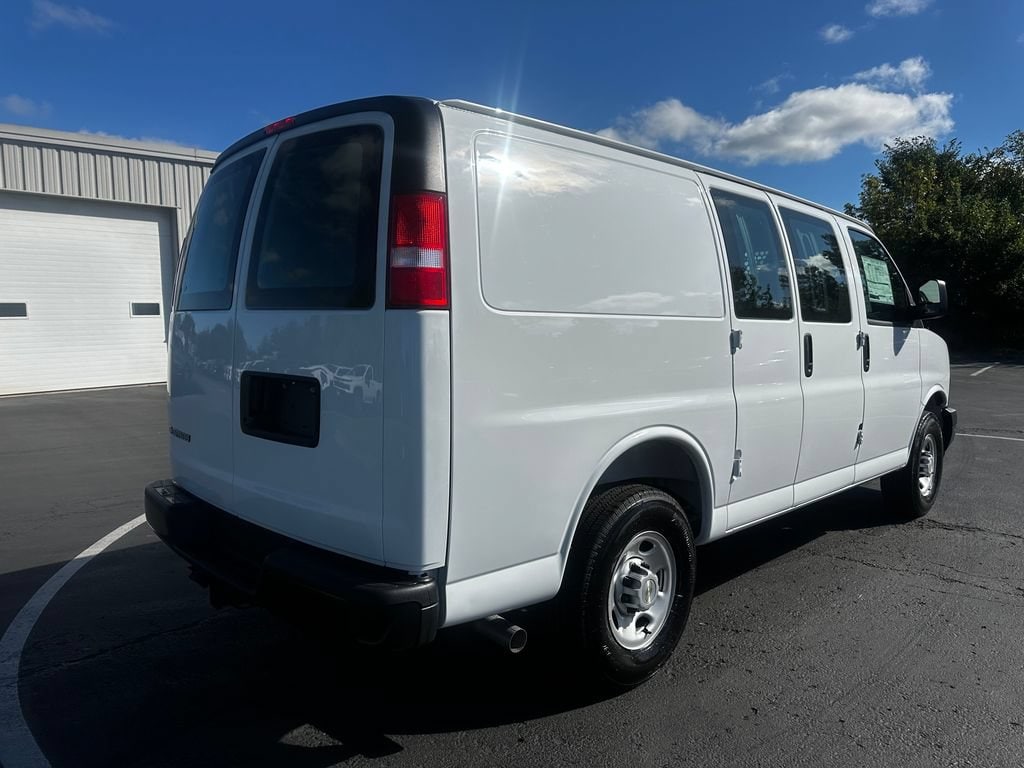 2025 Chevrolet Express Cargo Work Van - Photo 9