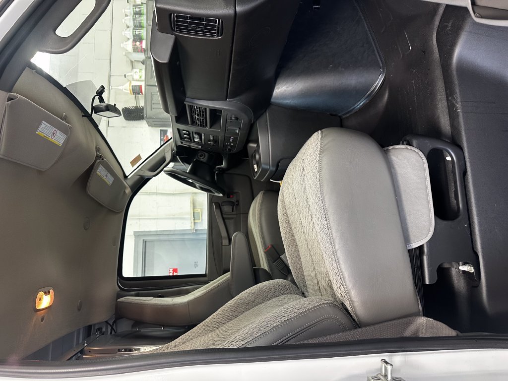 2025 Chevrolet Express Cargo Work Van - Photo 14
