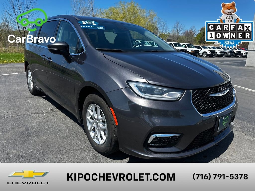 2023 Chrysler Pacifica Touring L's photo
