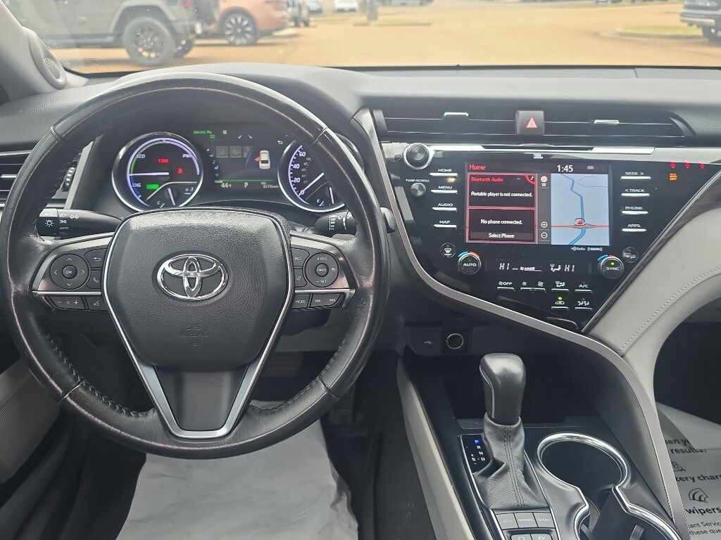 Used 2020 Toyota Camry Hybrid XLE Sedan