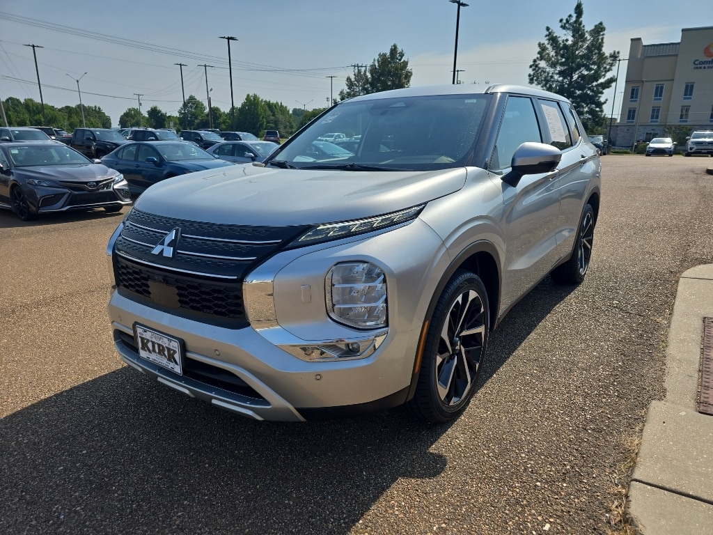 Used 2024 Mitsubishi Outlander SE SUV