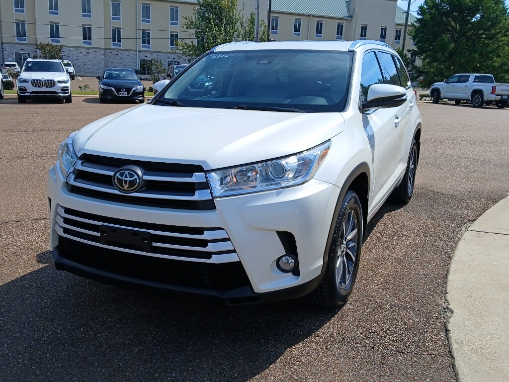 Used 2017 Toyota Highlander XLE V6 SUV