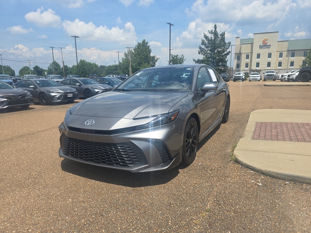 Used 2025 Toyota Camry SE Sedan
