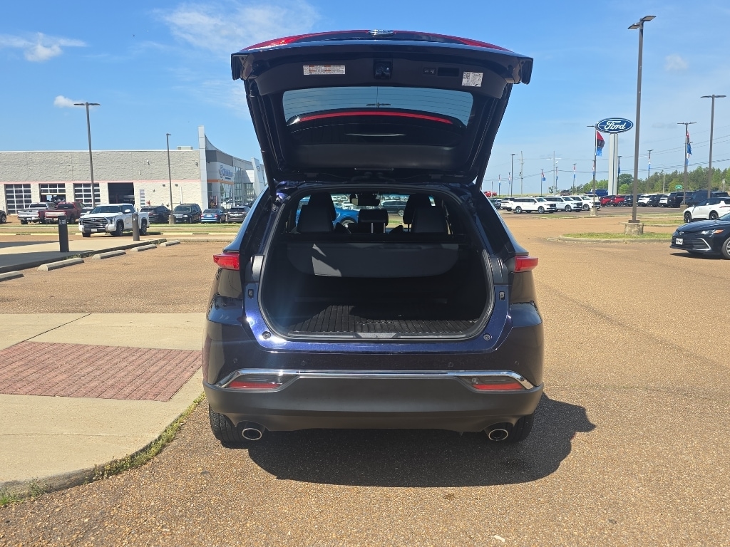 Used 2022 Toyota Venza XLE SUV