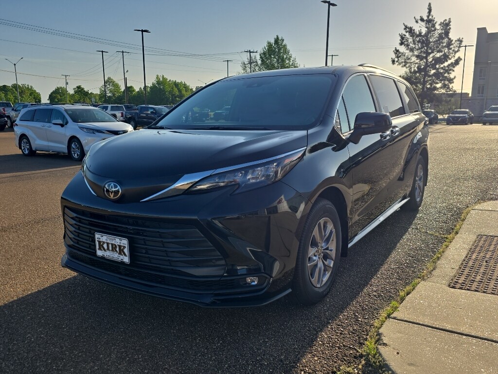 New 2026 Toyota Sienna XLE 8 Passenger Van Passenger Van