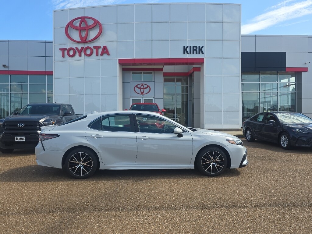 Used 2024 Toyota Camry SE Sedan