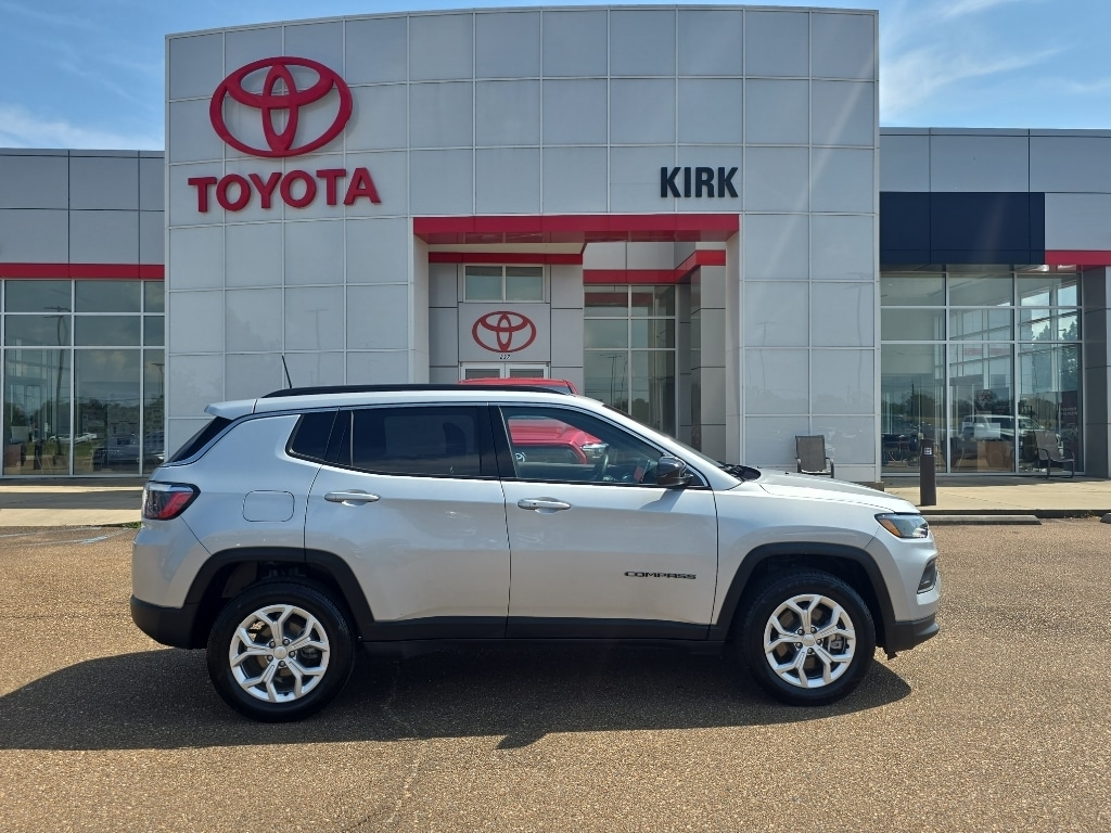 Used 2024 Jeep Compass Latitude SUV