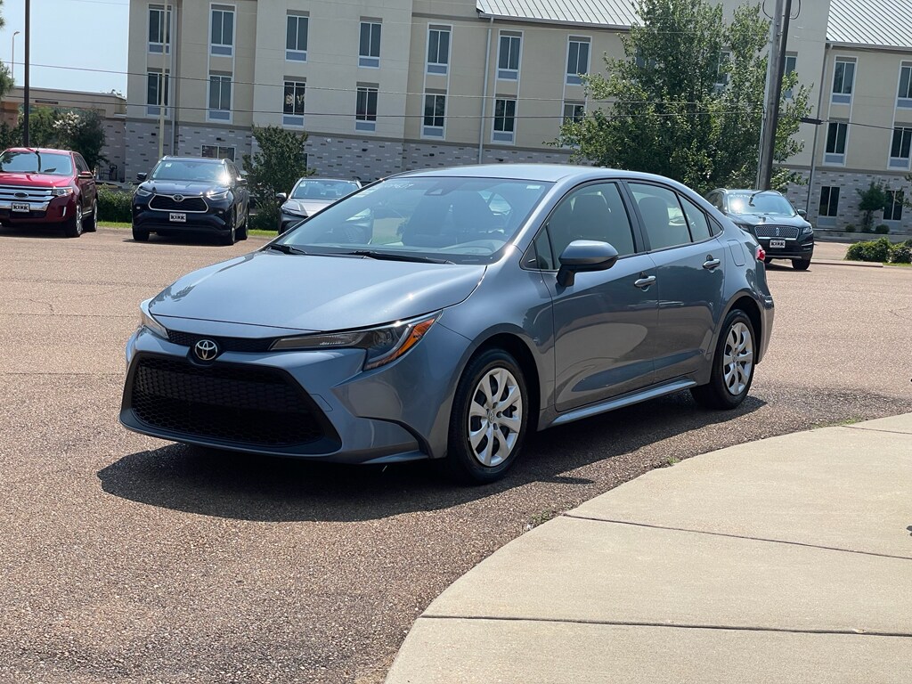 Used 2021 Toyota Corolla LE with VIN JTDEPMAE2MJ121342 for sale in Grenada, MS