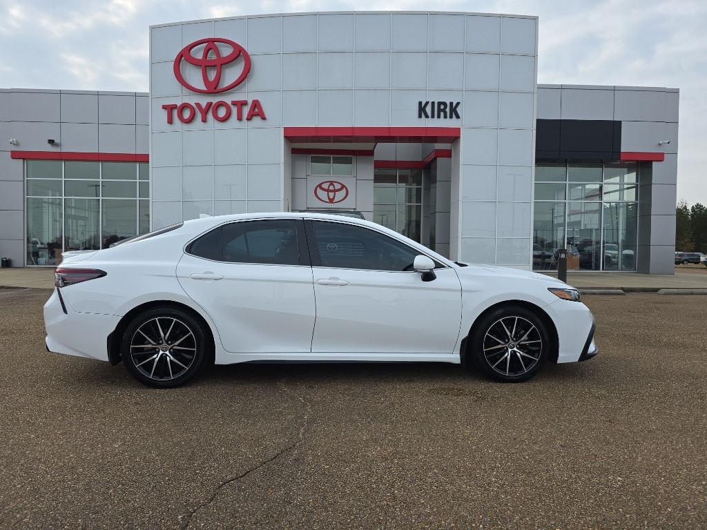 Used 2023 Toyota Camry SE Sedan