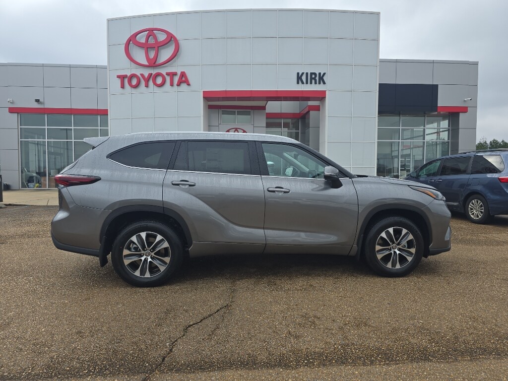 New 2026 Toyota Highlander XLE SUV