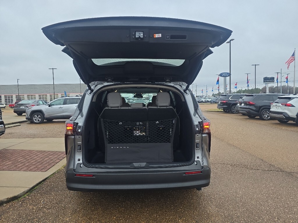 New 2026 Toyota Sienna LE 8 Passenger Van Passenger Van