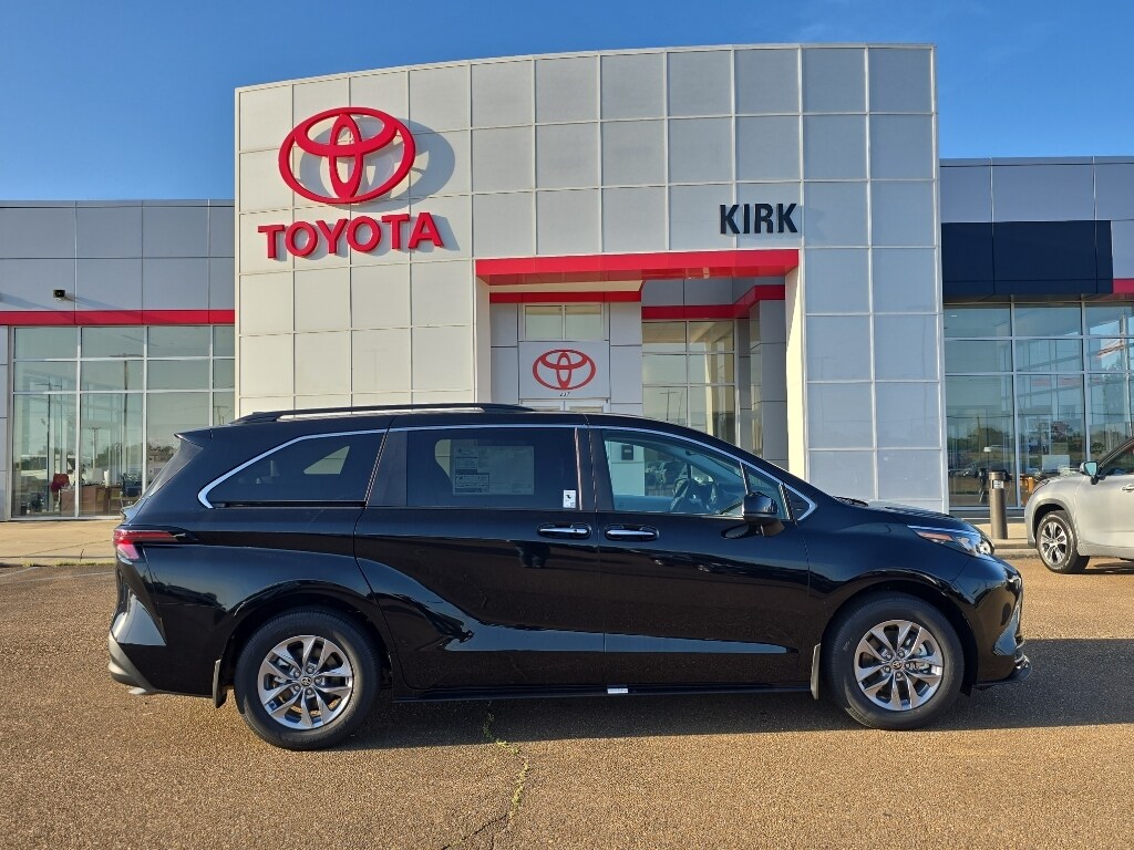 New 2026 Toyota Sienna XLE 8 Passenger Van Passenger Van