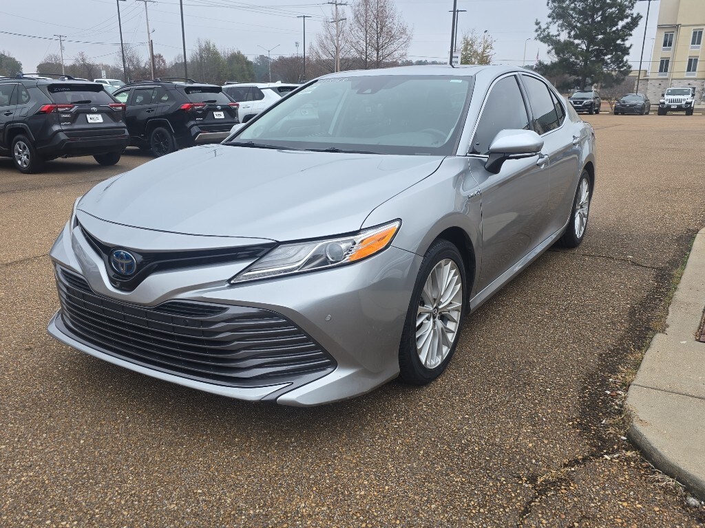 Used 2020 Toyota Camry Hybrid XLE Sedan