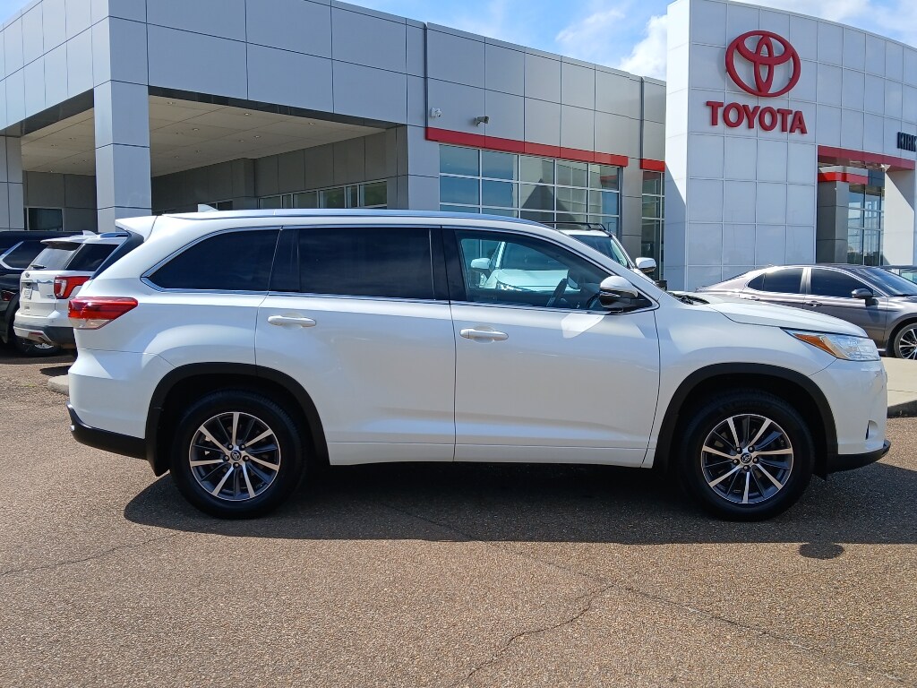 Used 2017 Toyota Highlander XLE V6 SUV