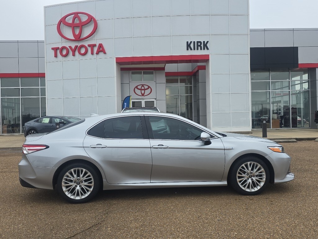 Used 2020 Toyota Camry Hybrid XLE Sedan