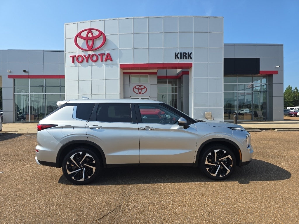 Used 2024 Mitsubishi Outlander SE SUV