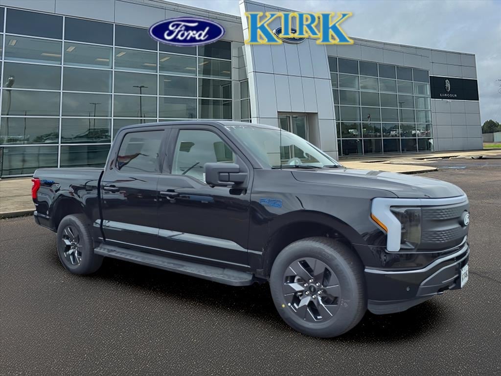 2025 Ford F-150 Lightning Flash's photo