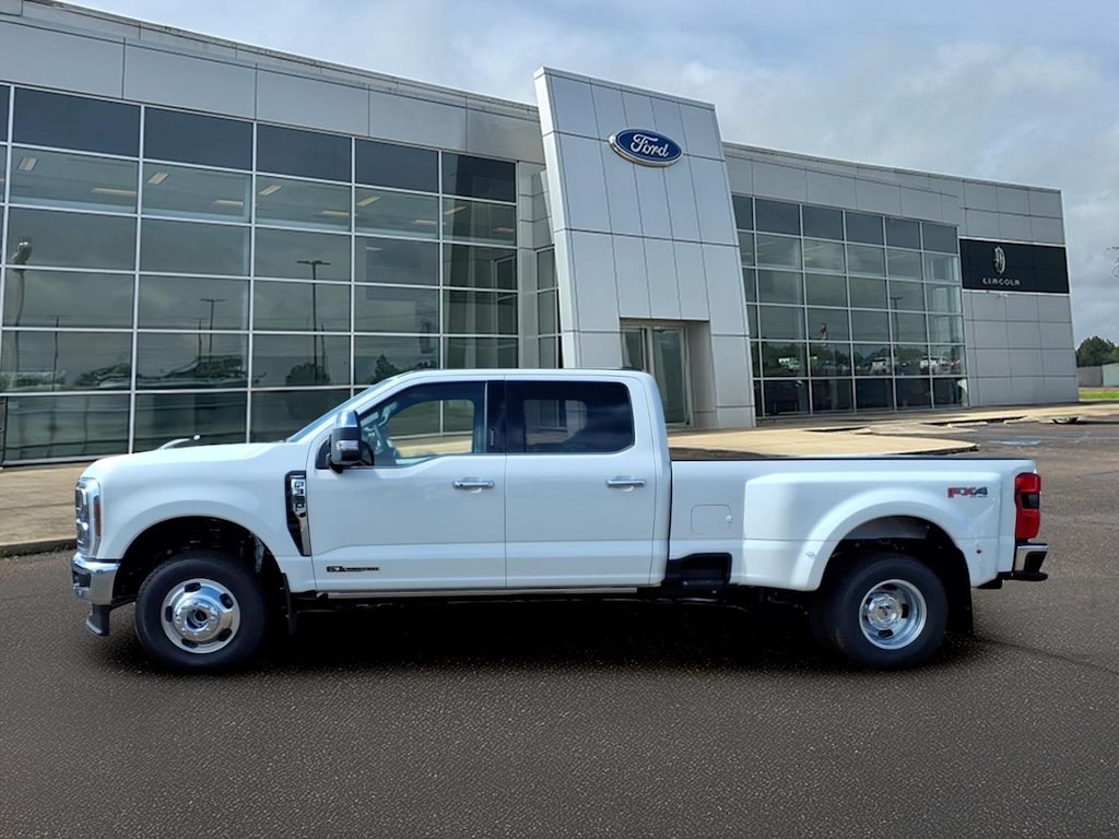 New 2026 Ford F-350 Lariat Crew Cab