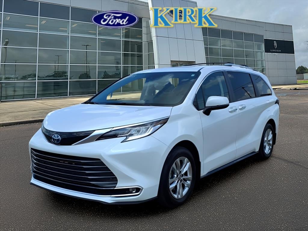 Used 2024 Toyota Sienna Limited with VIN 5TDZSKFC4RS108372 for sale in Grenada, MS