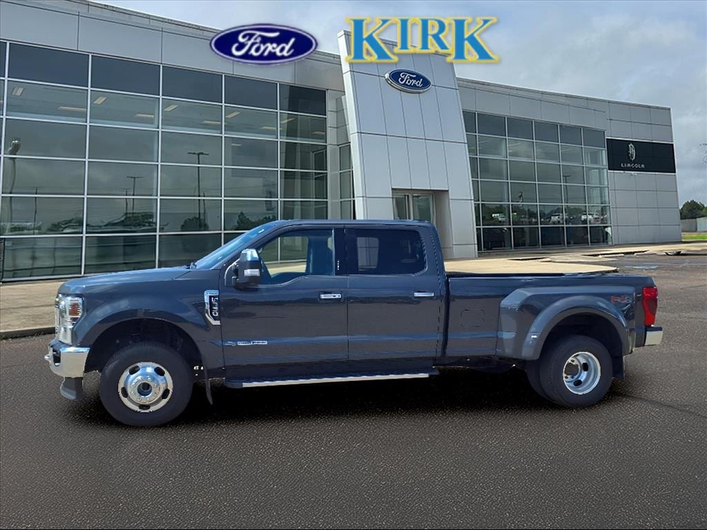 2021 Ford F-350 Super Duty Lariat's photo