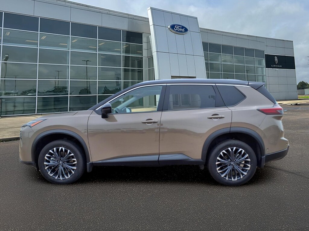 Used 2025 Nissan Rogue SL Sport Utility