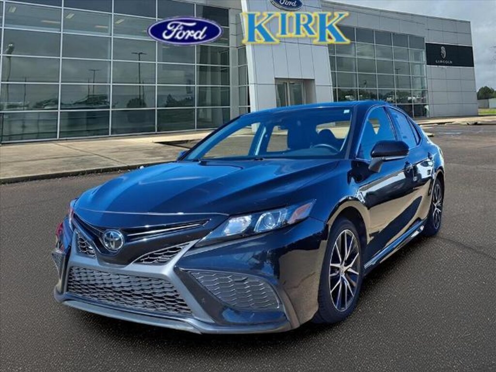 Used 2023 Toyota Camry SE Sedan