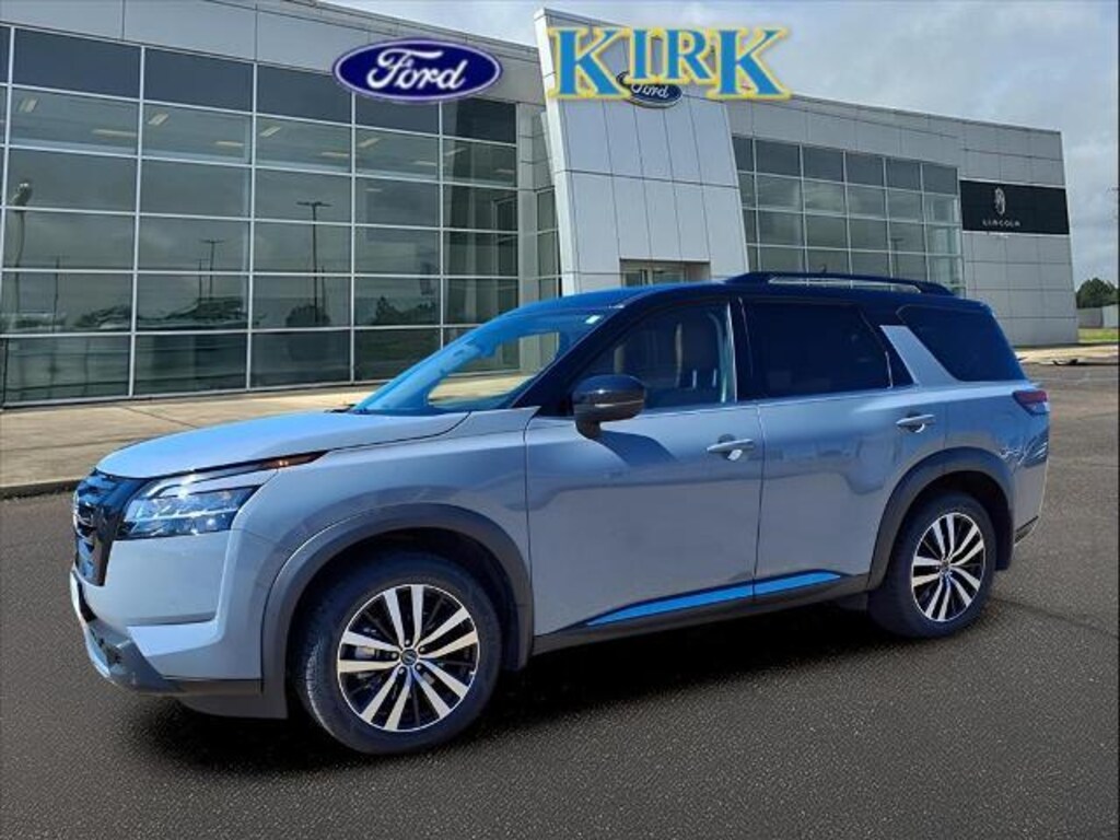 Used 2024 Nissan Pathfinder Platinum SUV